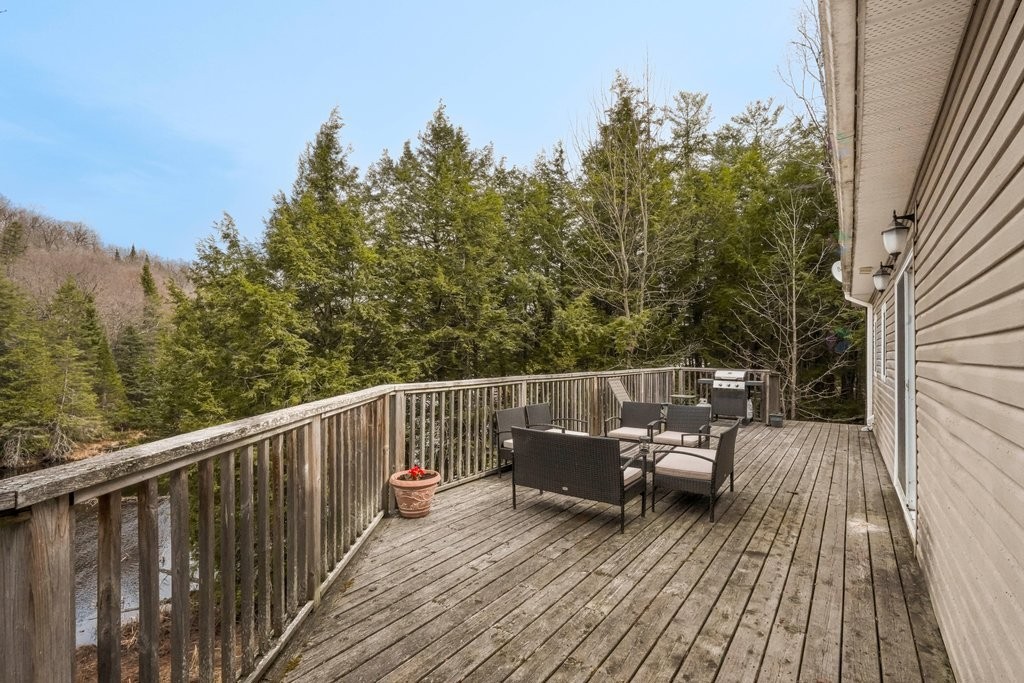 









273


Ch. de la Colonie

,
Val-des-Monts,




QC
J8N4A4


