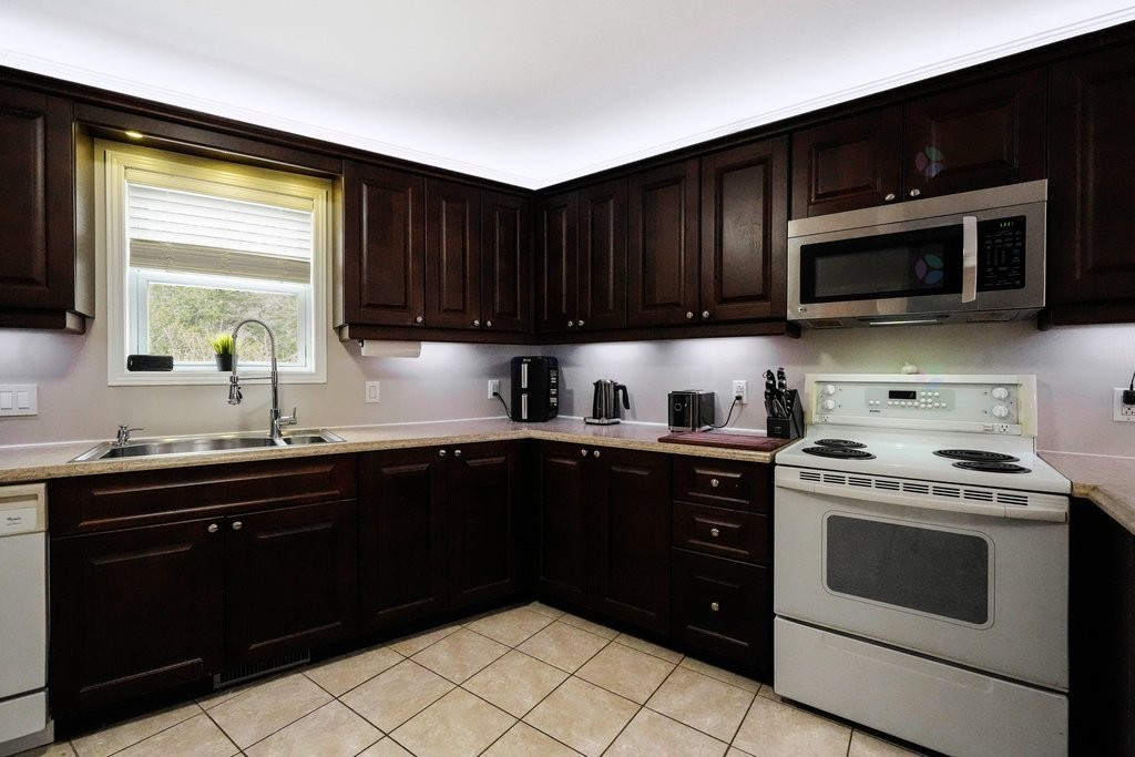 









273


Ch. de la Colonie

,
Val-des-Monts,




QC
J8N4A4

