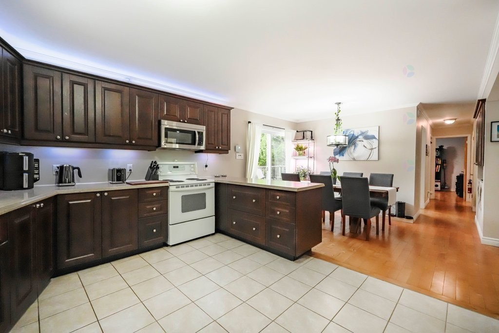 









273


Ch. de la Colonie

,
Val-des-Monts,




QC
J8N4A4

