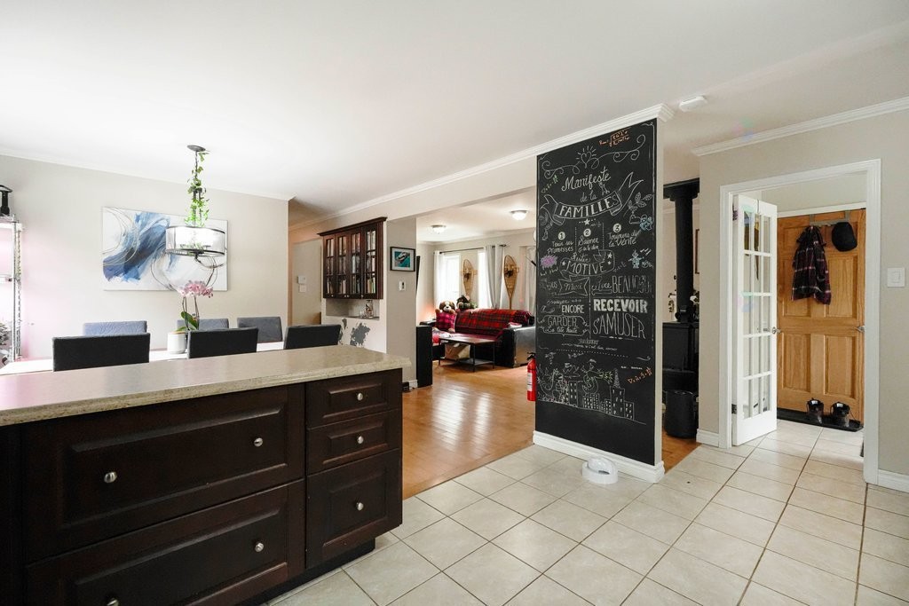 









273


Ch. de la Colonie

,
Val-des-Monts,




QC
J8N4A4

