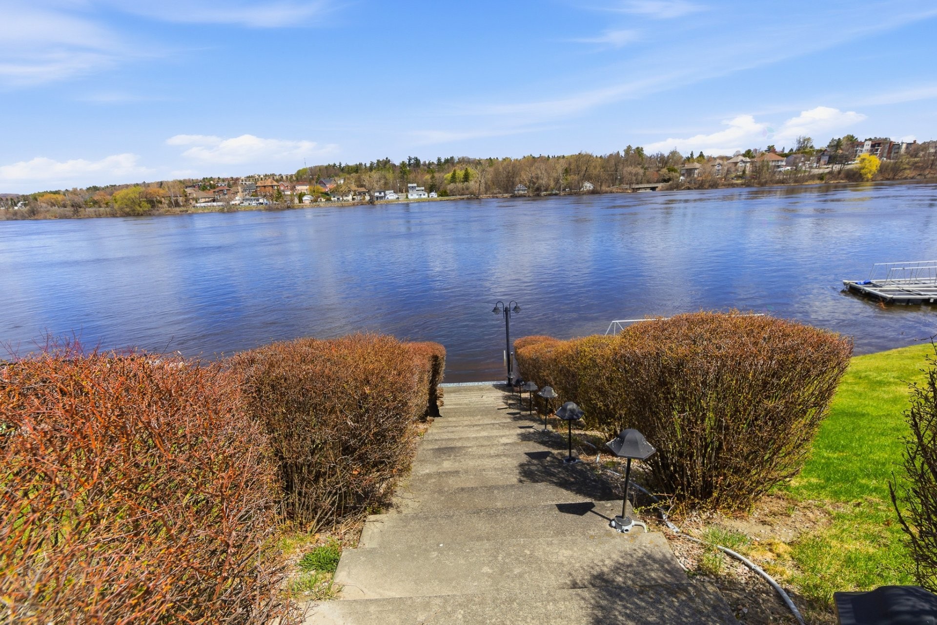 









21


Rue de l'Anse-aux-Bateaux

,
Gatineau (Hull),




QC
J8Z3P3

