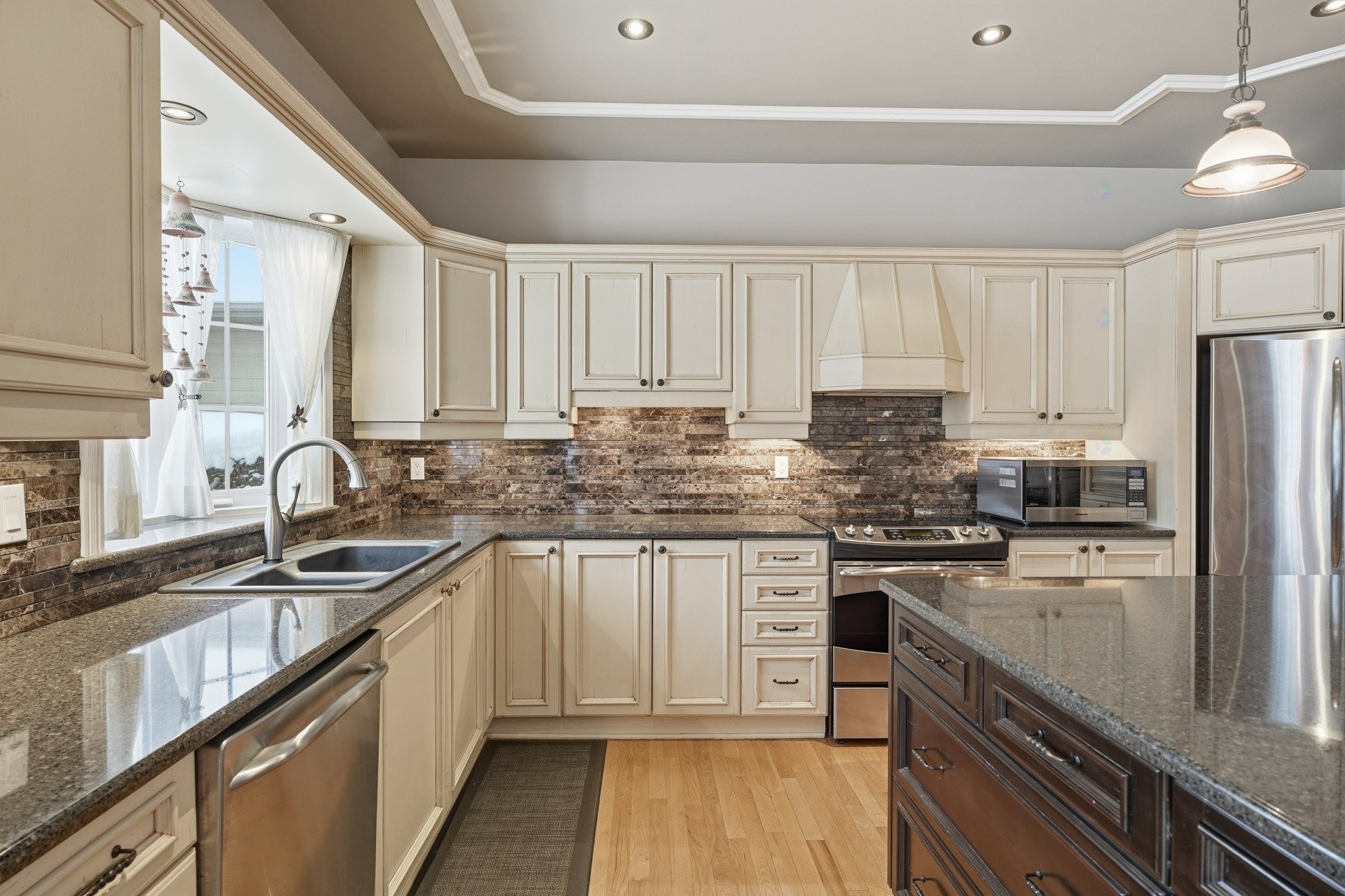 









21


Rue de l'Anse-aux-Bateaux

,
Gatineau (Hull),




QC
J8Z3P3

