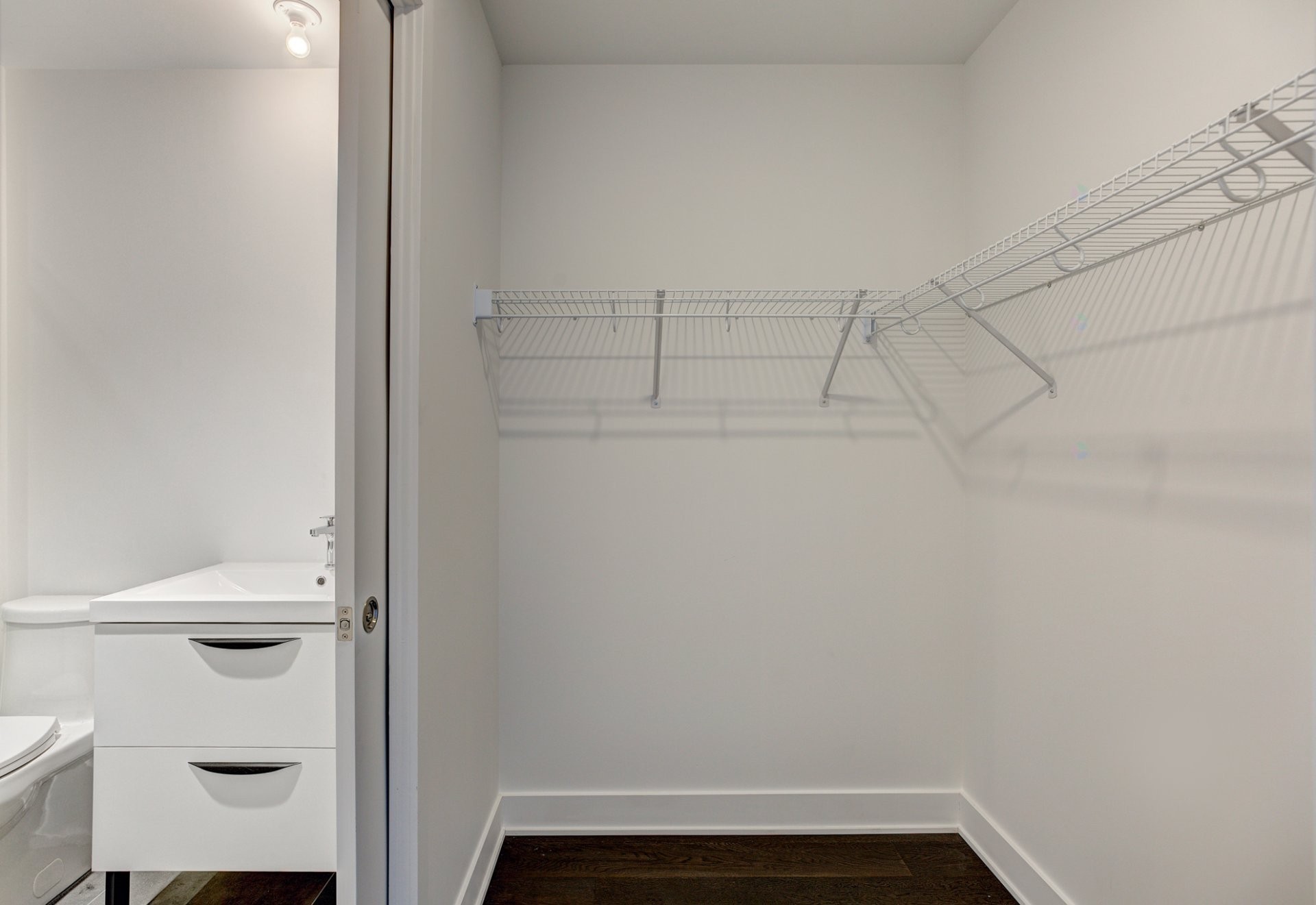 









7227


Boul. Newman

, 219,
Montréal (LaSalle),




QC
H8N0H7

