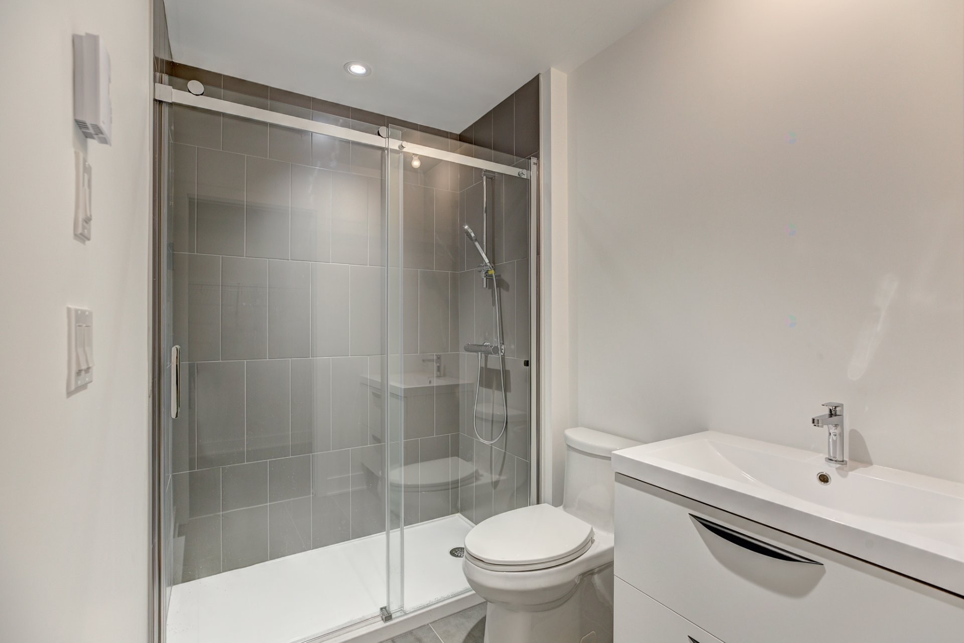 









7227


Boul. Newman

, 219,
Montréal (LaSalle),




QC
H8N0H7

