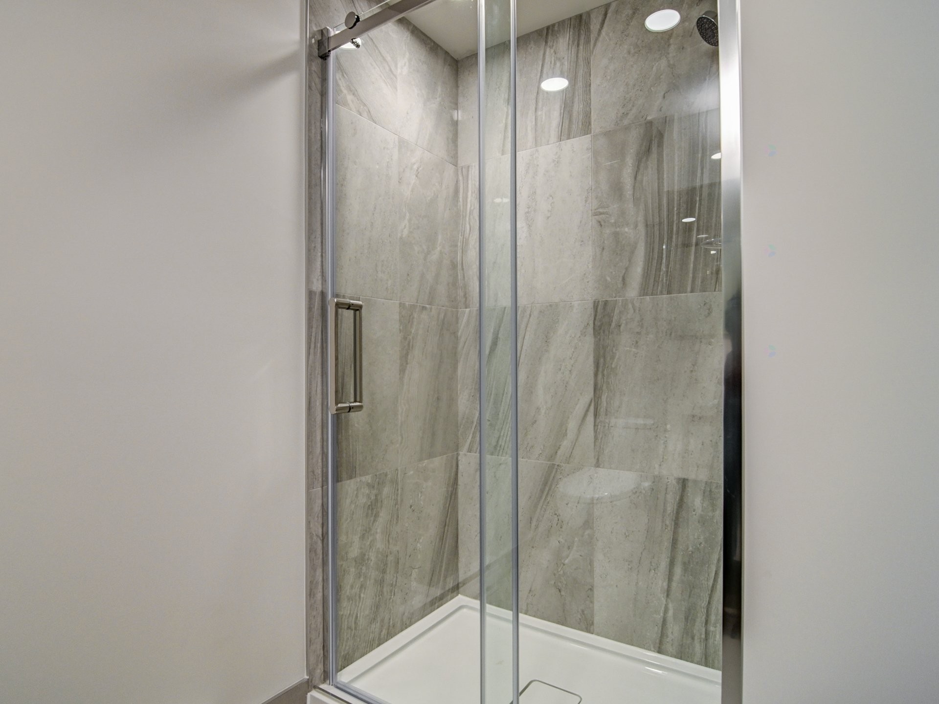 









1288


Rue St-Antoine O.

, 4905,
Montréal (Ville-Marie),




QC
H3C0X6

