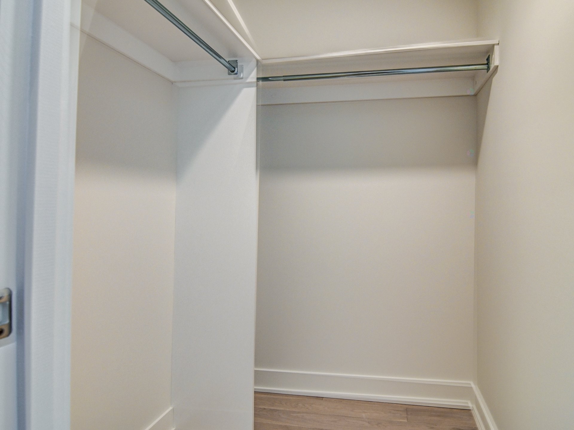 









1288


Rue St-Antoine O.

, 4905,
Montréal (Ville-Marie),




QC
H3C0X6

