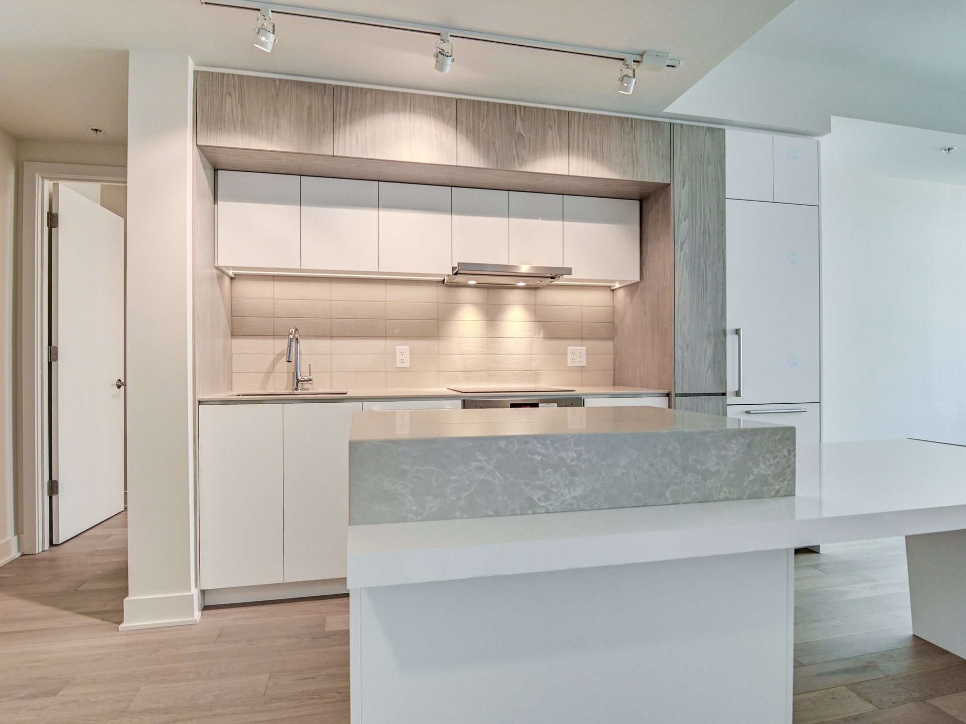 









1288


Rue St-Antoine O.

, 4905,
Montréal (Ville-Marie),




QC
H3C0X6

