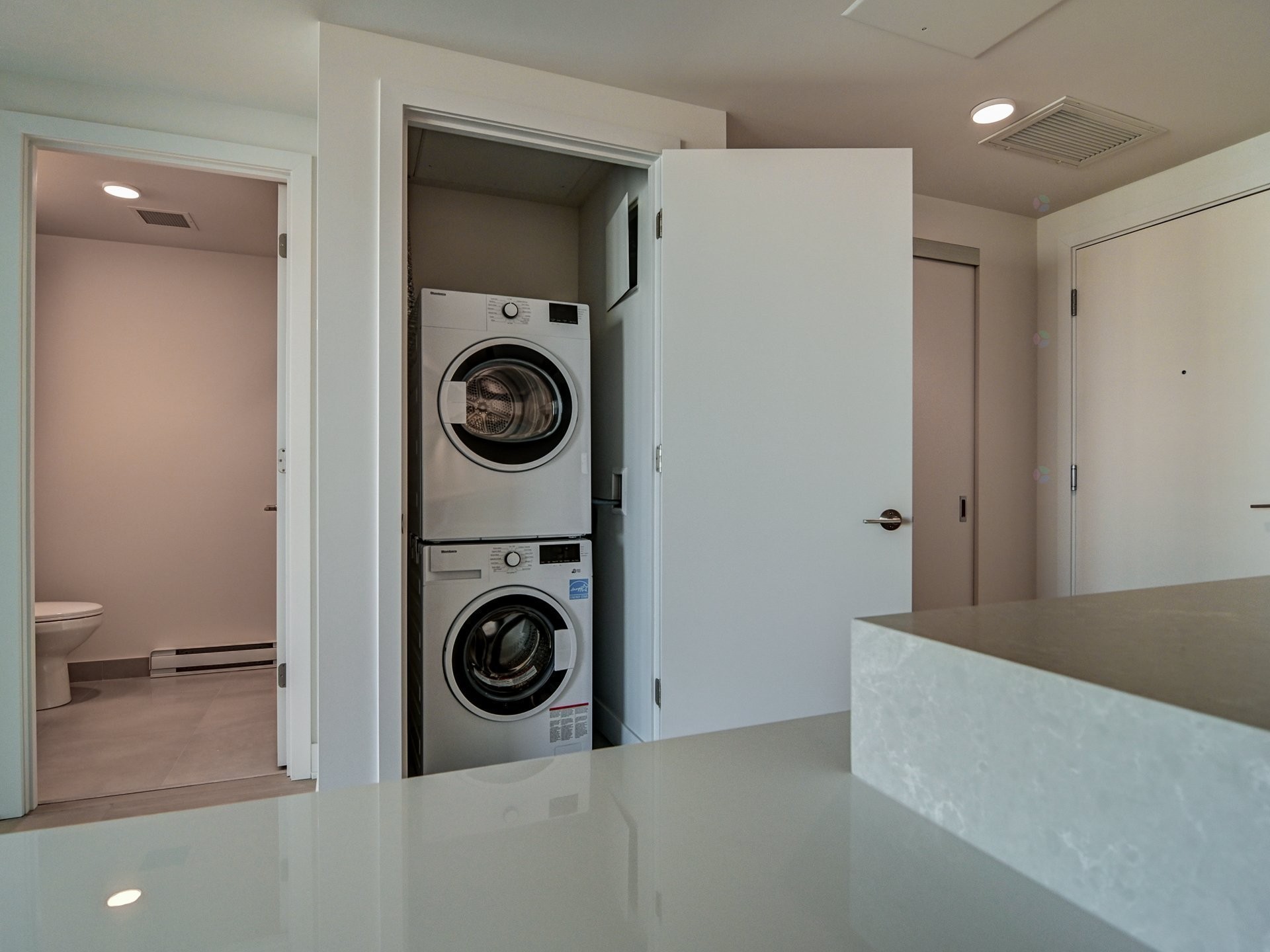 









1288


Rue St-Antoine O.

, 4905,
Montréal (Ville-Marie),




QC
H3C0X6


