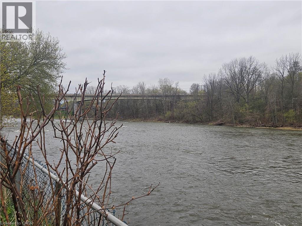 












28 WILLOW Street

,
Paris,




Ontario
N3L2K6


