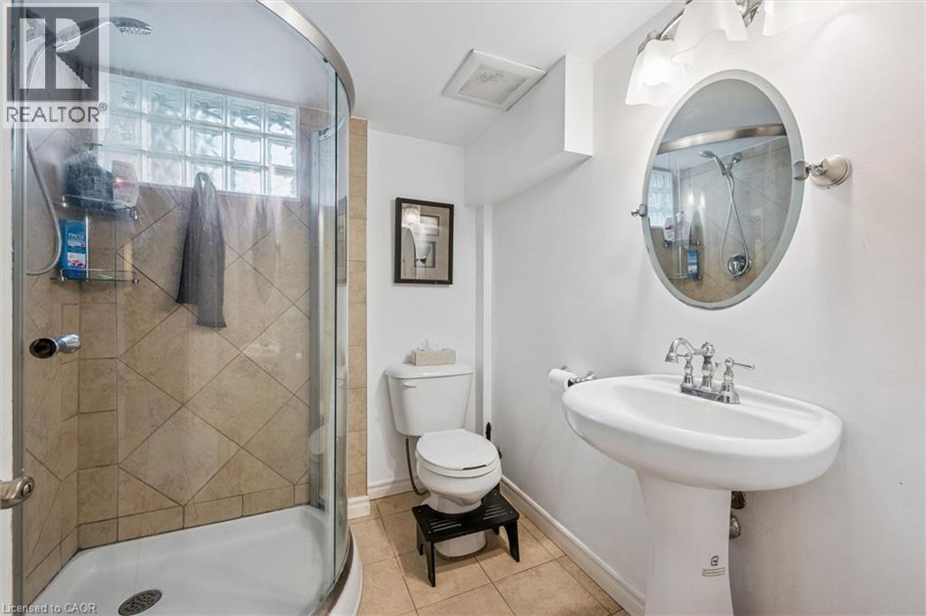 












154 ORIOLE Street

,
Waterloo,




Ontario
N2J2B4

