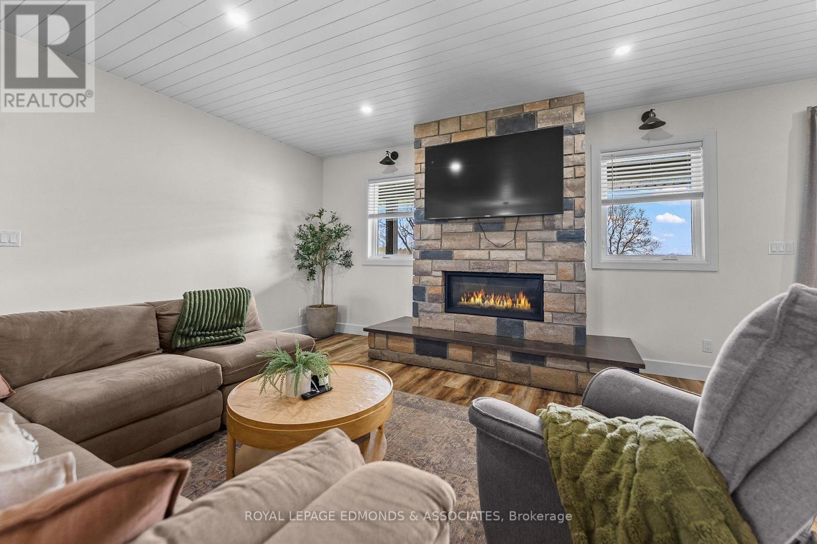 












2700 ZION LINE

,
Whitewater Region,




Ontario
K8A6W3

