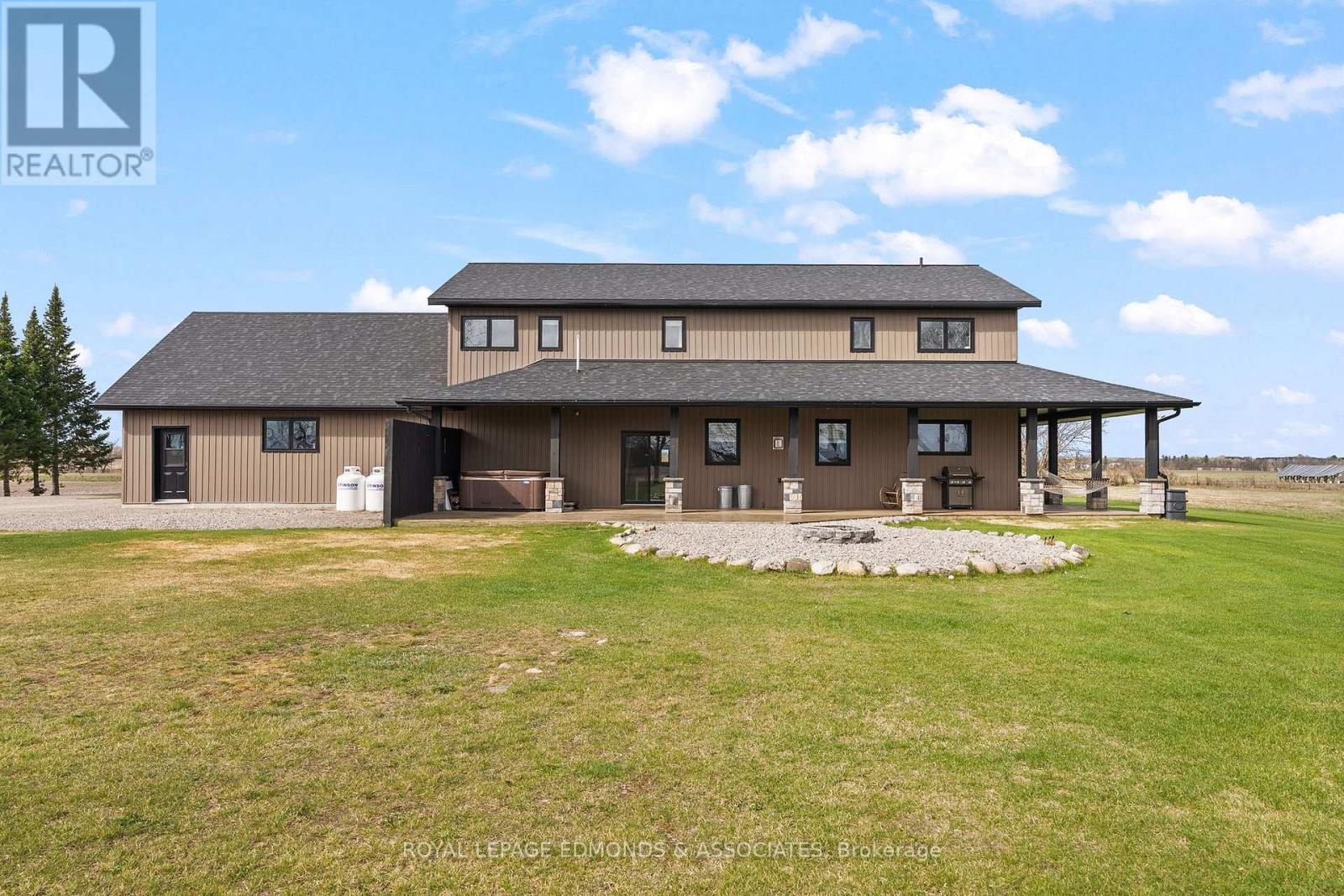 












2700 ZION LINE

,
Whitewater Region,




Ontario
K8A6W3

