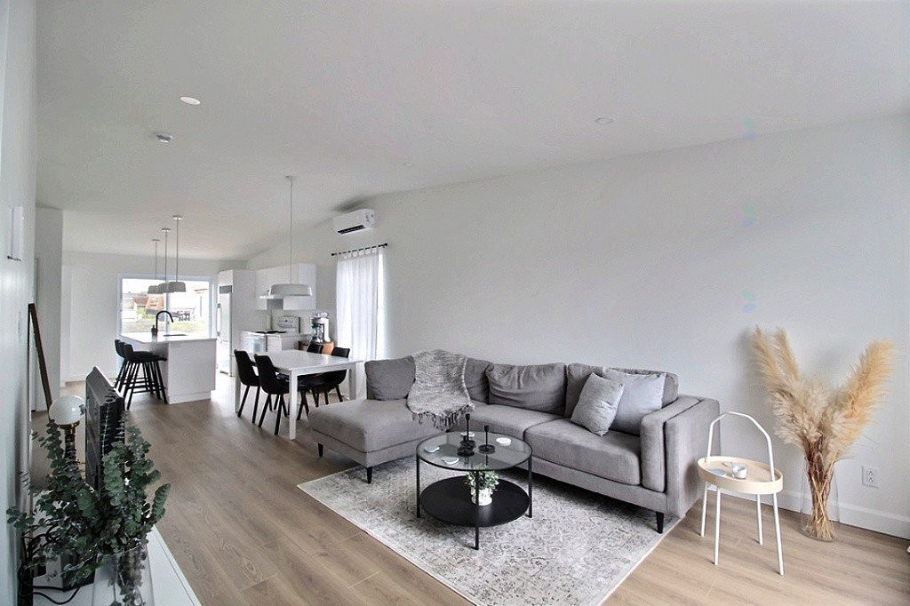 









1953


Rue Gabrielle-B.-Grimard

,
Saguenay (Chicoutimi),




QC
G7K0B4

