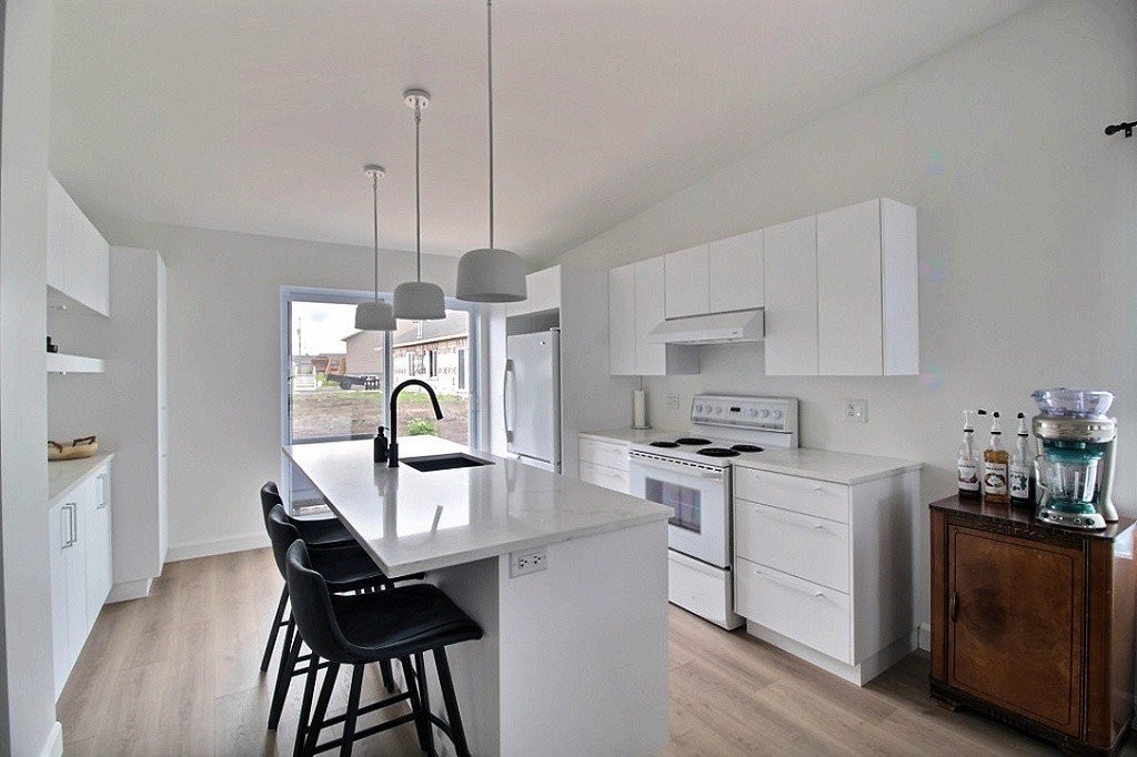 









1953


Rue Gabrielle-B.-Grimard

,
Saguenay (Chicoutimi),




QC
G7K0B4

