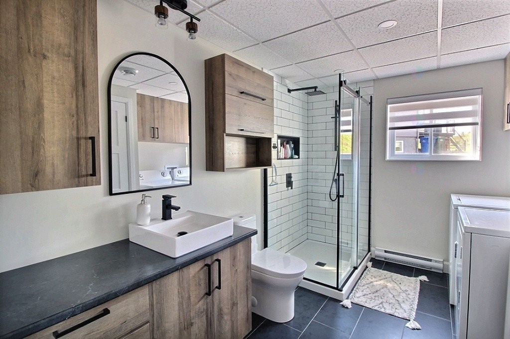 









1960


Rue Gabrielle-B.-Grimard

,
Saguenay (Chicoutimi),




QC
G7K0B4

