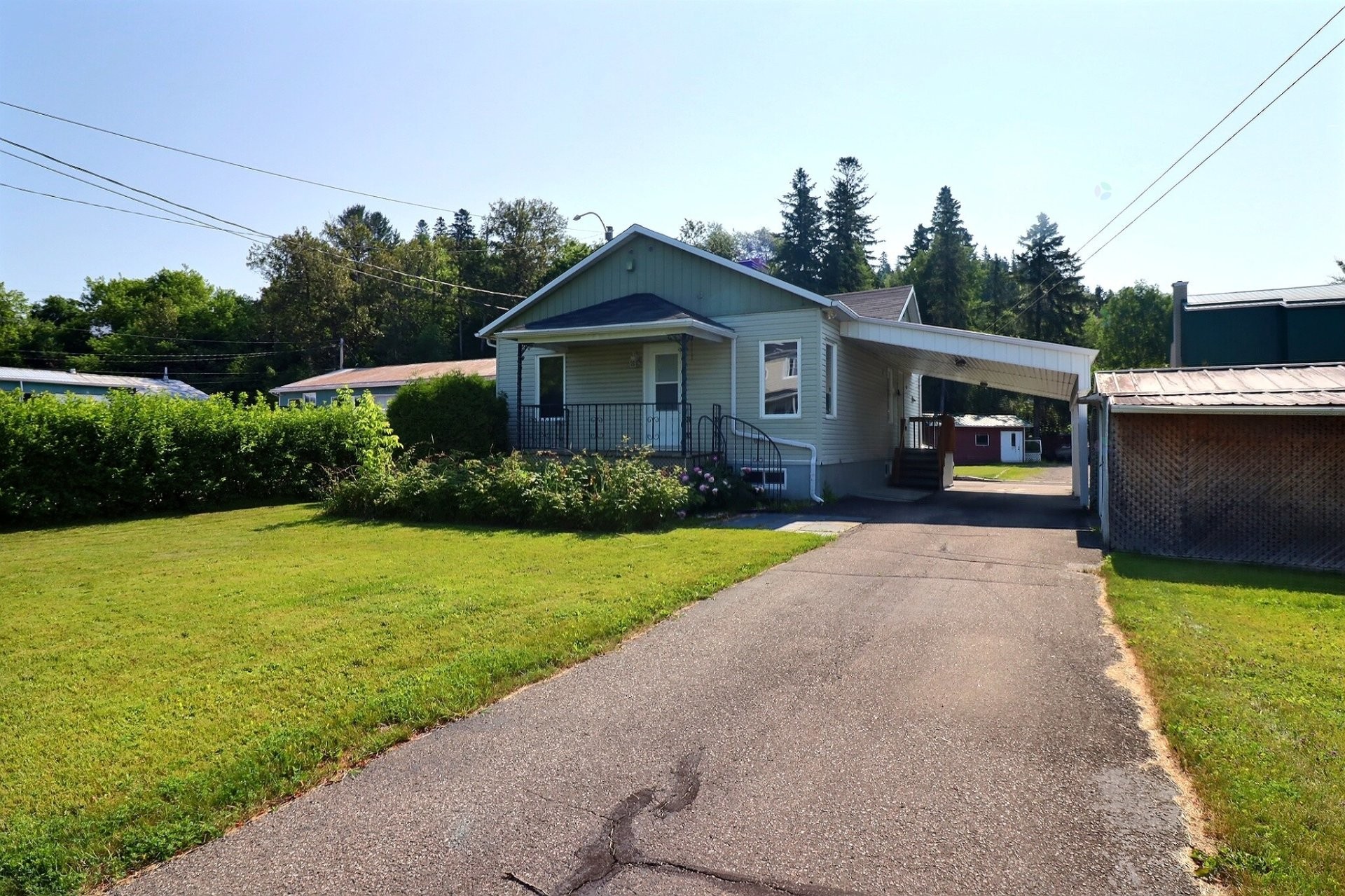 









135


Rue Le Moyne

,
Saguenay (Chicoutimi),




QC
G7G2S2

