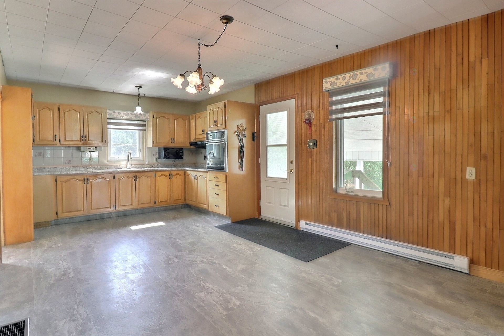 









135


Rue Le Moyne

,
Saguenay (Chicoutimi),




QC
G7G2S2

