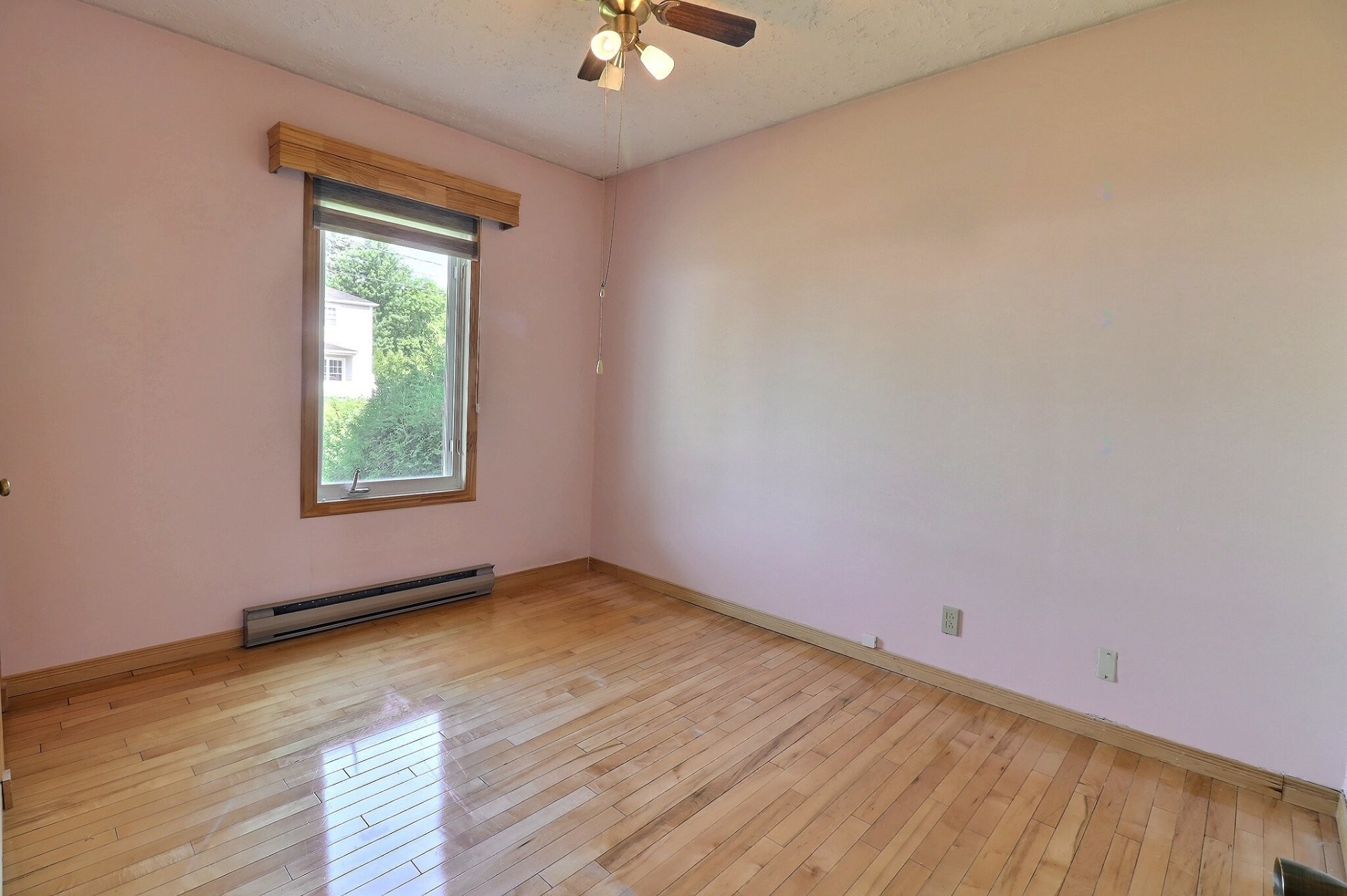 









135


Rue Le Moyne

,
Saguenay (Chicoutimi),




QC
G7G2S2

