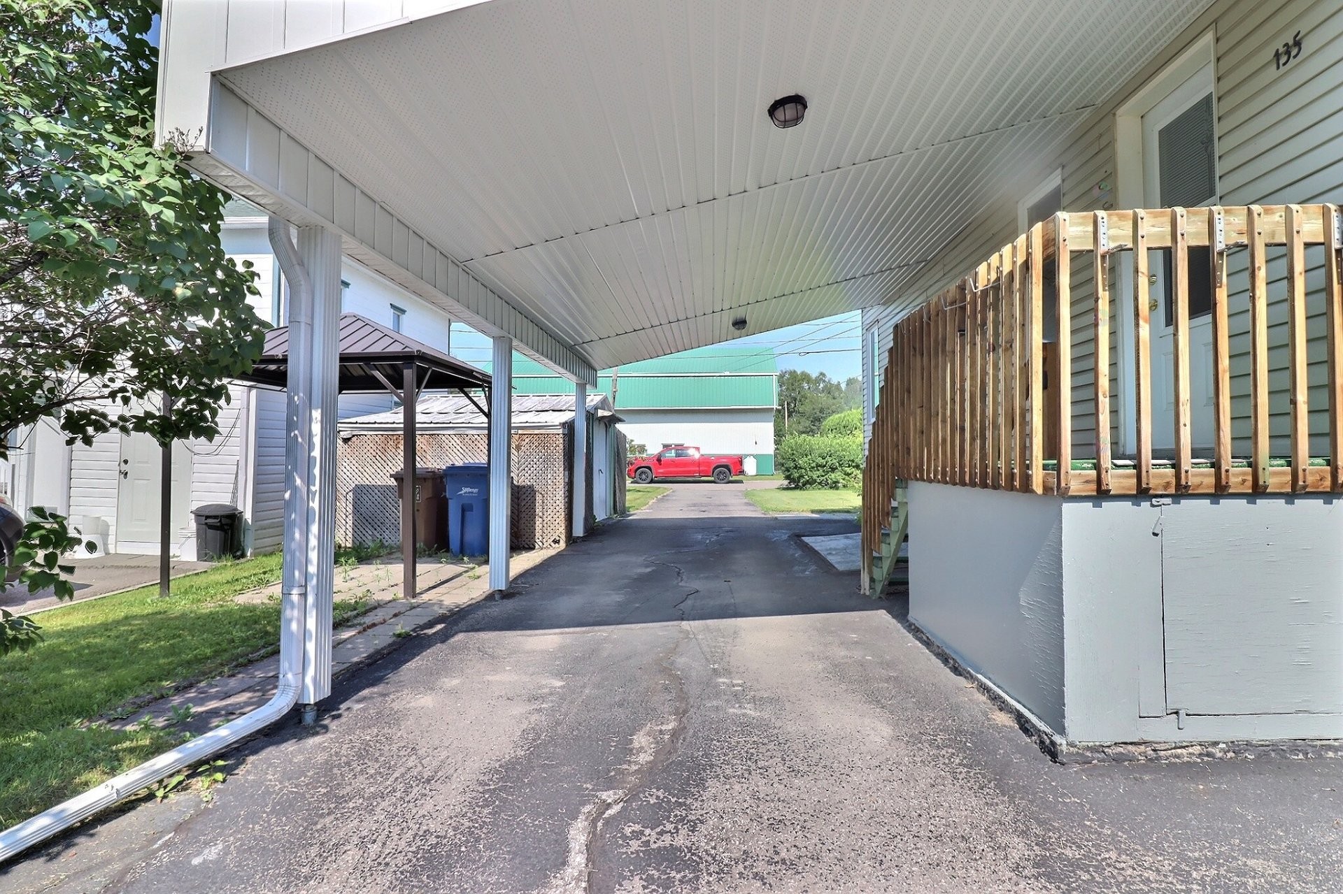 









135


Rue Le Moyne

,
Saguenay (Chicoutimi),




QC
G7G2S2

