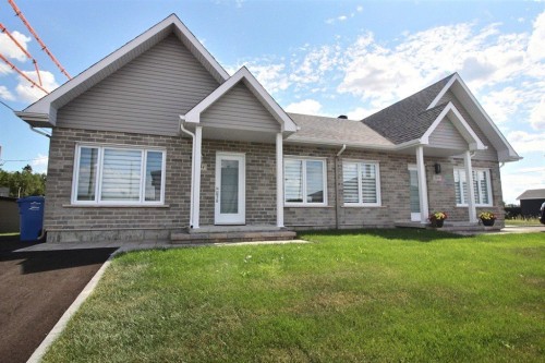 
															
													1959
													
													Rue Gabrielle-B.-Grimard
													
												
												Saguenay (Chicoutimi),
												QC 