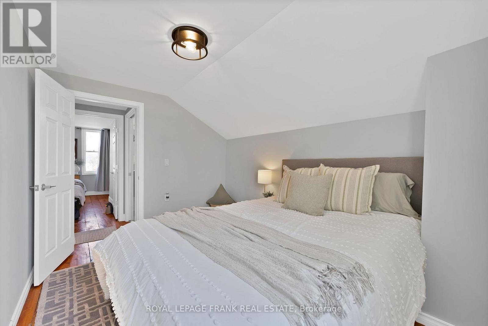 












916 HIGHWAY 7

,
Kawartha Lakes (Oakwood),




Ontario
K0M2M0

