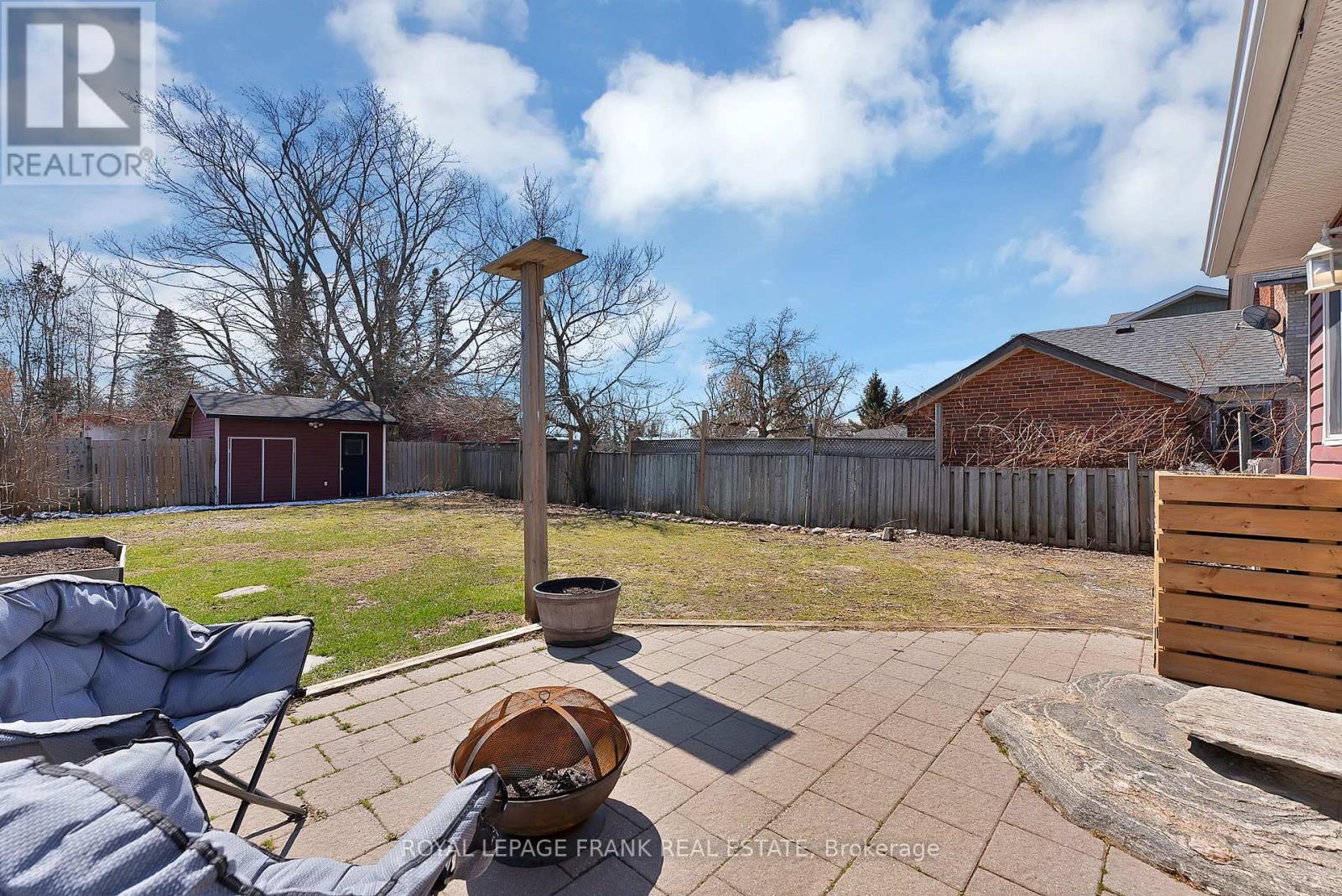 












916 HIGHWAY 7

,
Kawartha Lakes (Oakwood),




Ontario
K0M2M0

