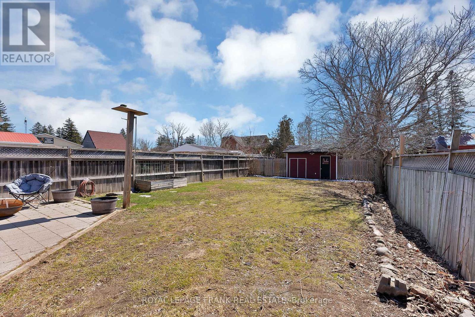 












916 HIGHWAY 7

,
Kawartha Lakes (Oakwood),




Ontario
K0M2M0

