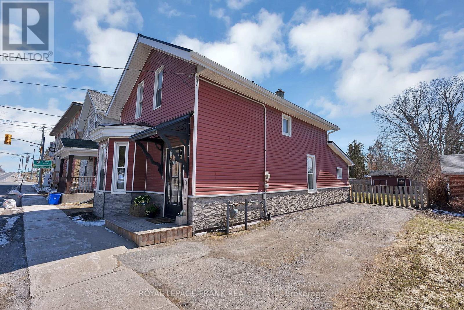 












916 HIGHWAY 7

,
Kawartha Lakes (Oakwood),




Ontario
K0M2M0

