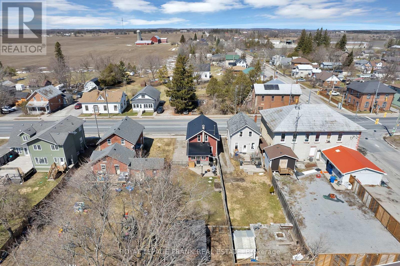 












916 HIGHWAY 7

,
Kawartha Lakes (Oakwood),




Ontario
K0M2M0

