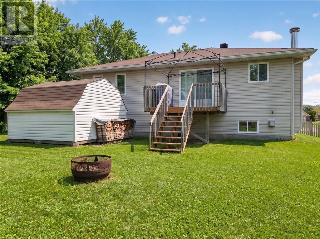 












22 Paiement Court

,
Sturgeon Falls,




Ontario
P2B3E4

