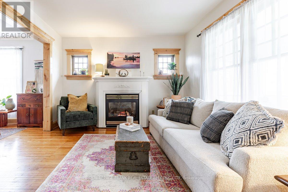 












150 BENSON AVENUE

,
Peterborough (Northcrest Ward 5),




Ontario
K9H5Y3

