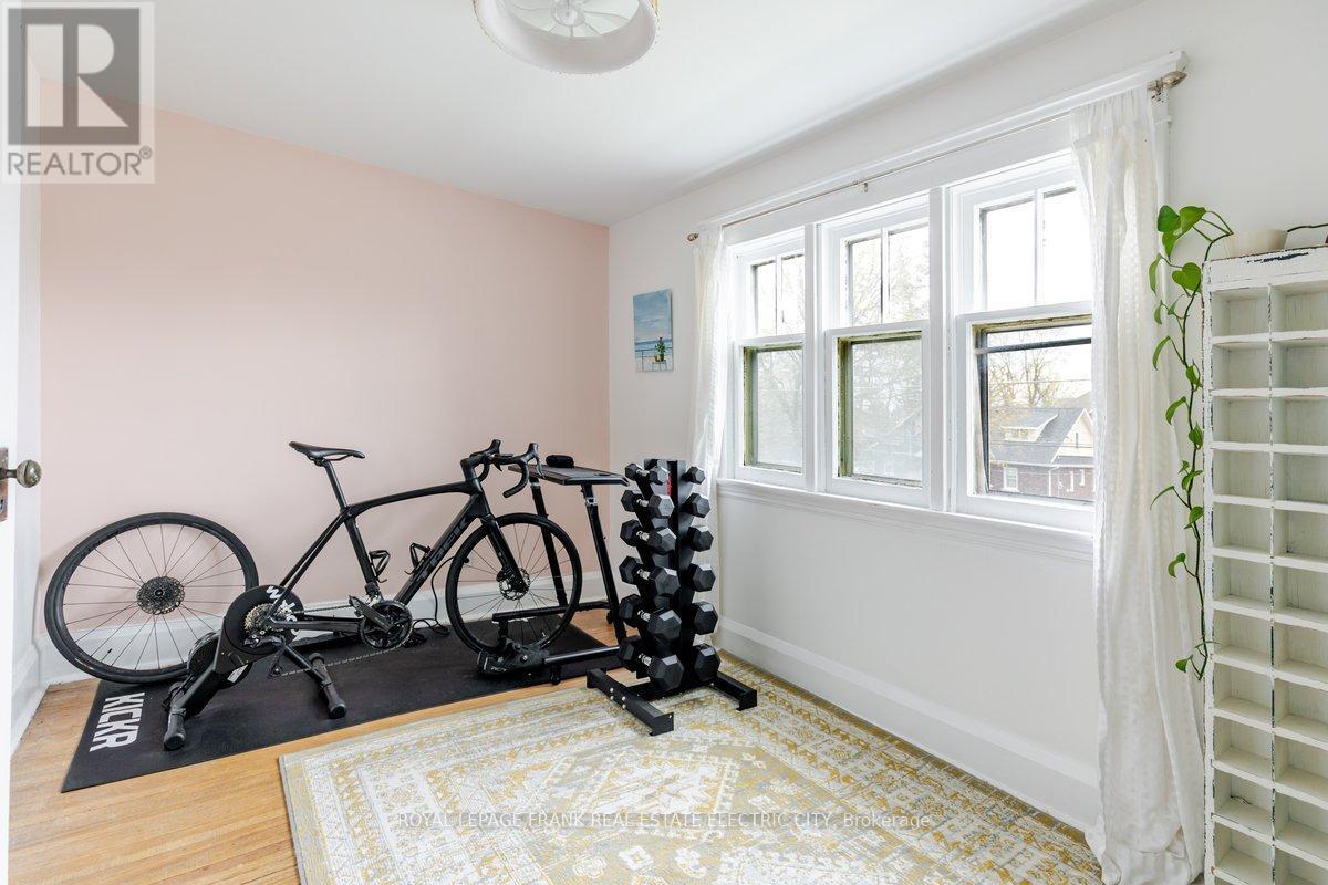 












150 BENSON AVENUE

,
Peterborough (Northcrest Ward 5),




Ontario
K9H5Y3


