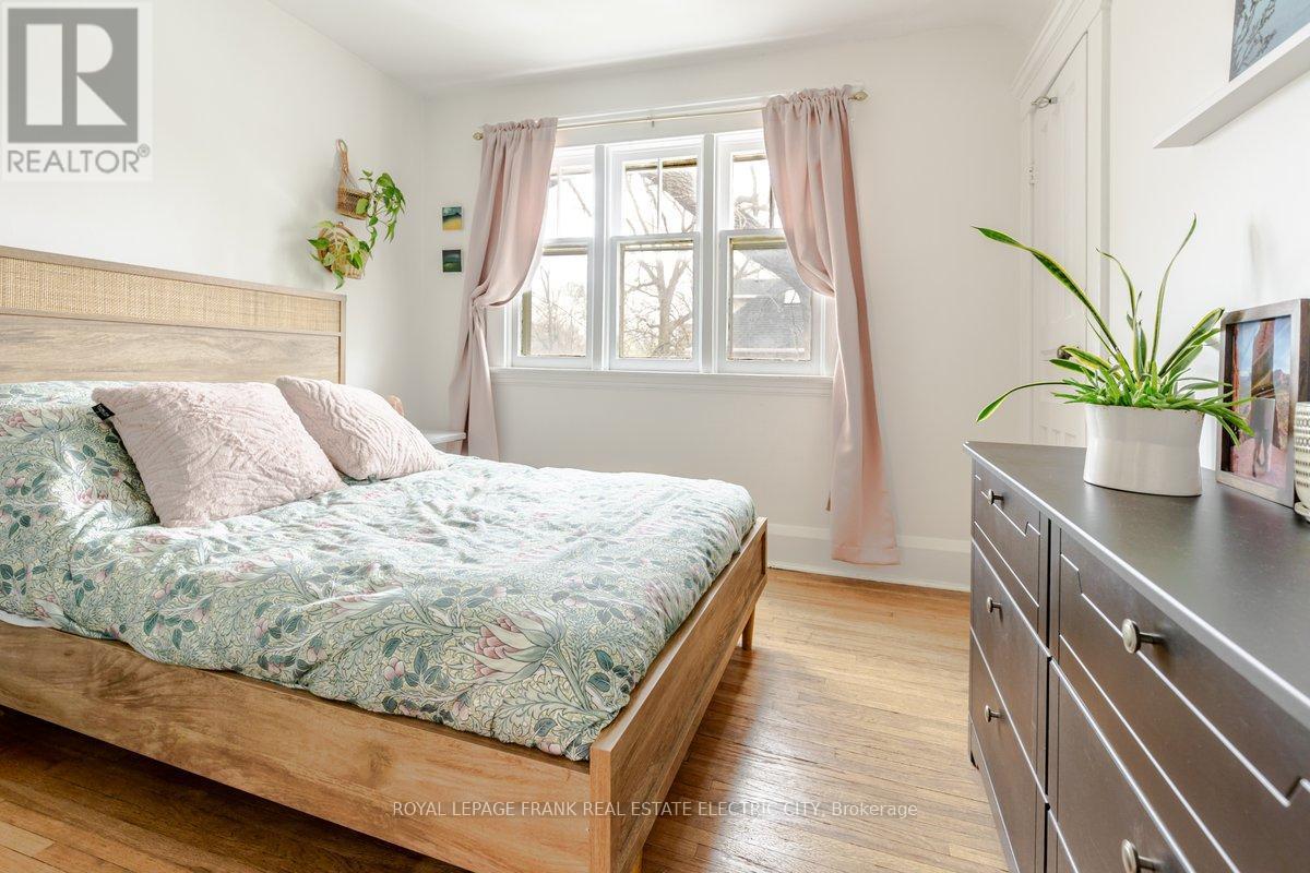 












150 BENSON AVENUE

,
Peterborough (Northcrest Ward 5),




Ontario
K9H5Y3

