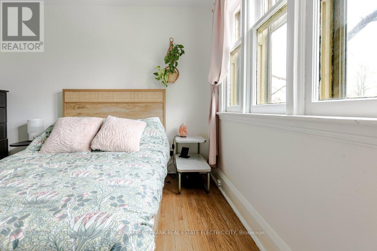 












150 BENSON AVENUE

,
Peterborough (Northcrest Ward 5),




Ontario
K9H5Y3

