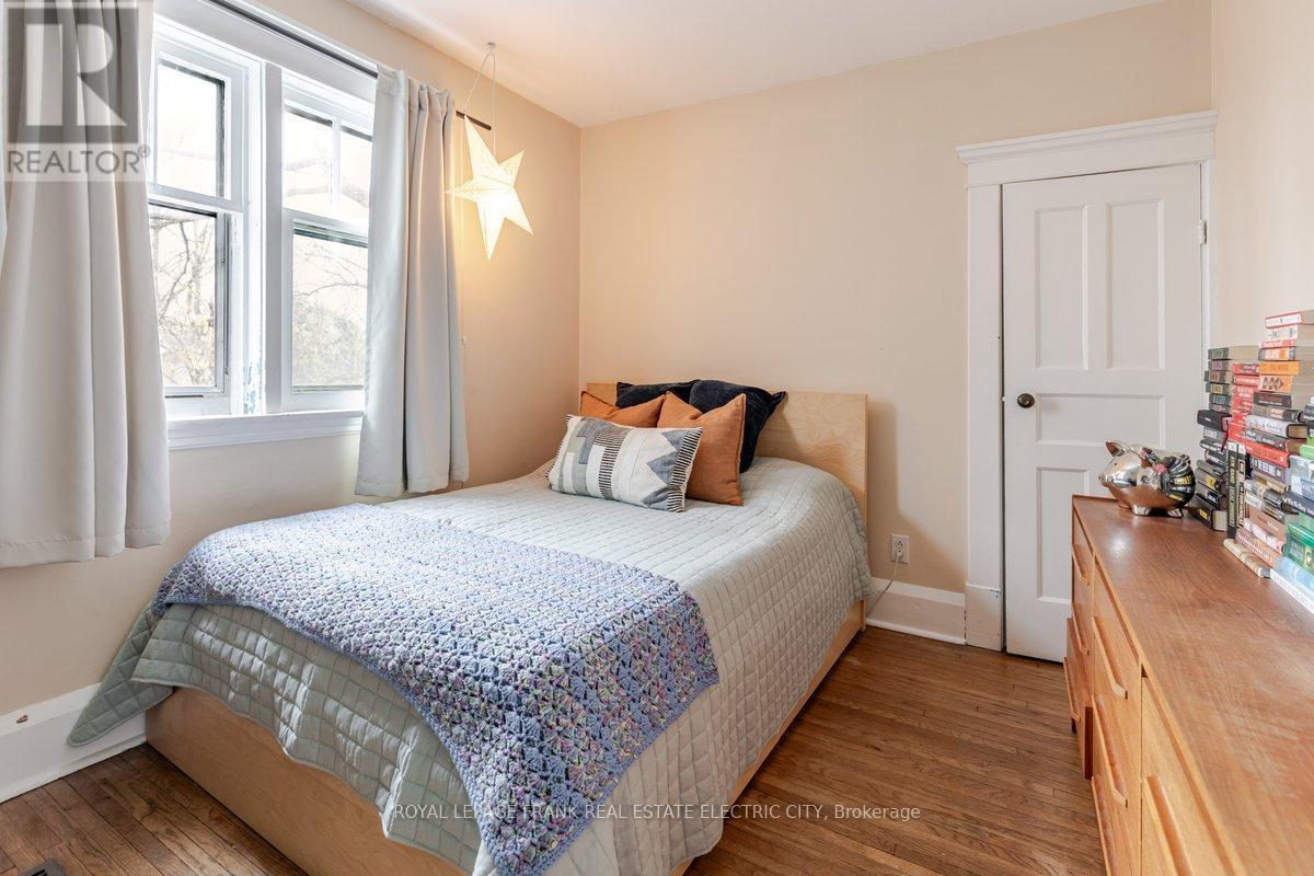 












150 BENSON AVENUE

,
Peterborough (Northcrest Ward 5),




Ontario
K9H5Y3


