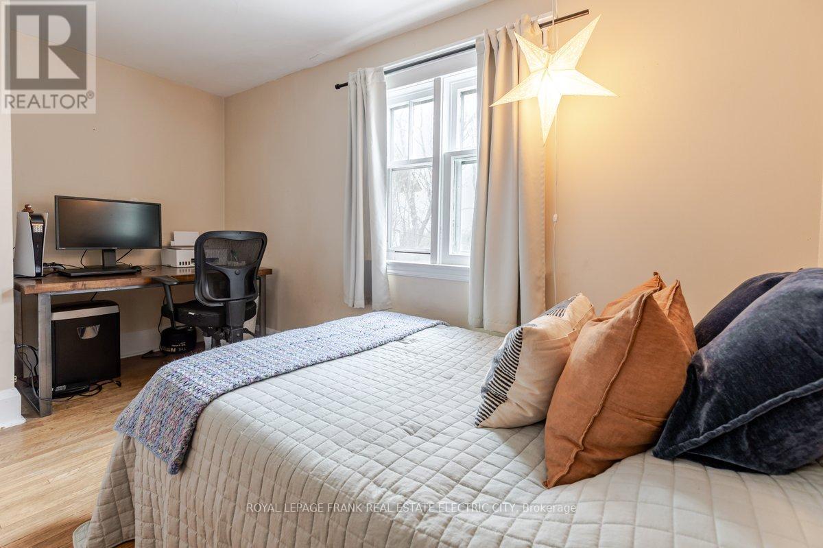 












150 BENSON AVENUE

,
Peterborough (Northcrest Ward 5),




Ontario
K9H5Y3

