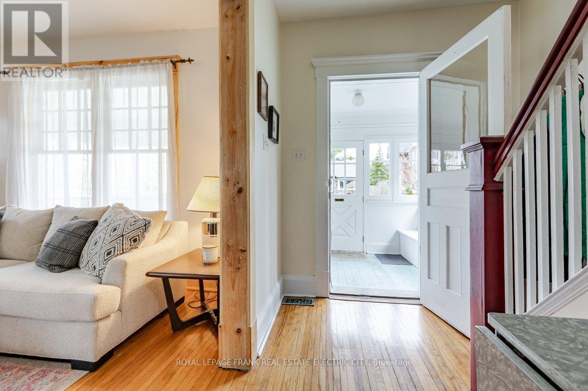 












150 BENSON AVENUE

,
Peterborough (Northcrest Ward 5),




Ontario
K9H5Y3

