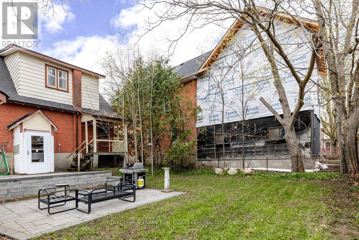 












150 BENSON AVENUE

,
Peterborough (Northcrest Ward 5),




Ontario
K9H5Y3

