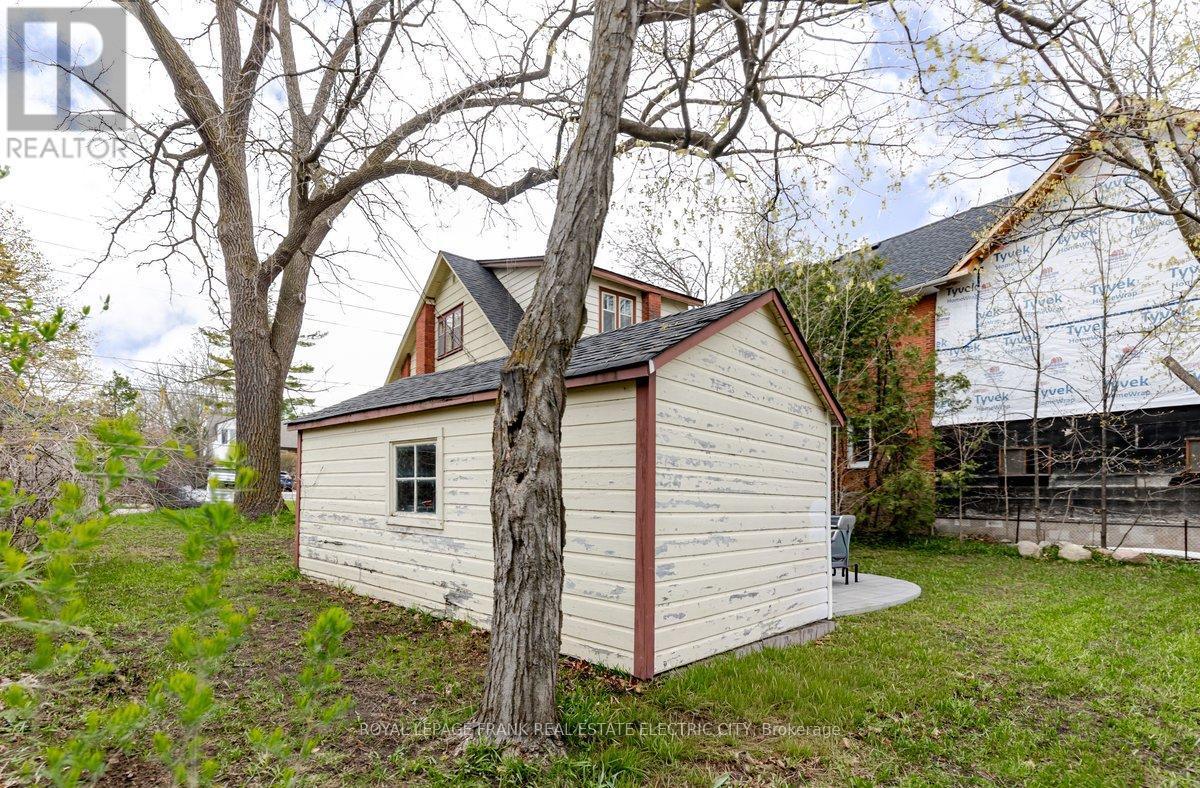 












150 BENSON AVENUE

,
Peterborough (Northcrest Ward 5),




Ontario
K9H5Y3

