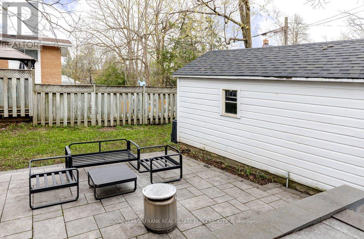 












150 BENSON AVENUE

,
Peterborough (Northcrest Ward 5),




Ontario
K9H5Y3

