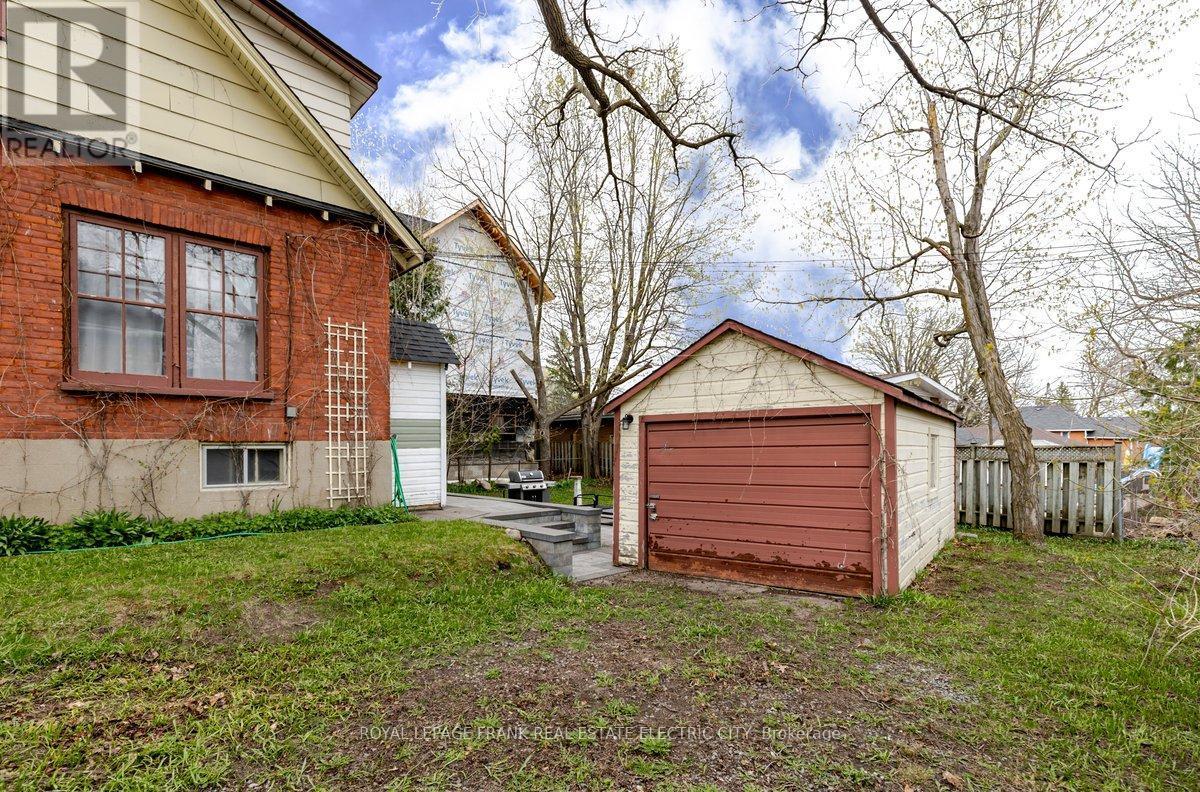 












150 BENSON AVENUE

,
Peterborough (Northcrest Ward 5),




Ontario
K9H5Y3

