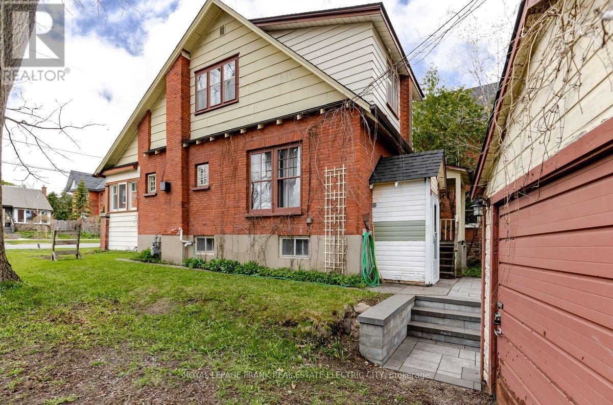 












150 BENSON AVENUE

,
Peterborough (Northcrest Ward 5),




Ontario
K9H5Y3

