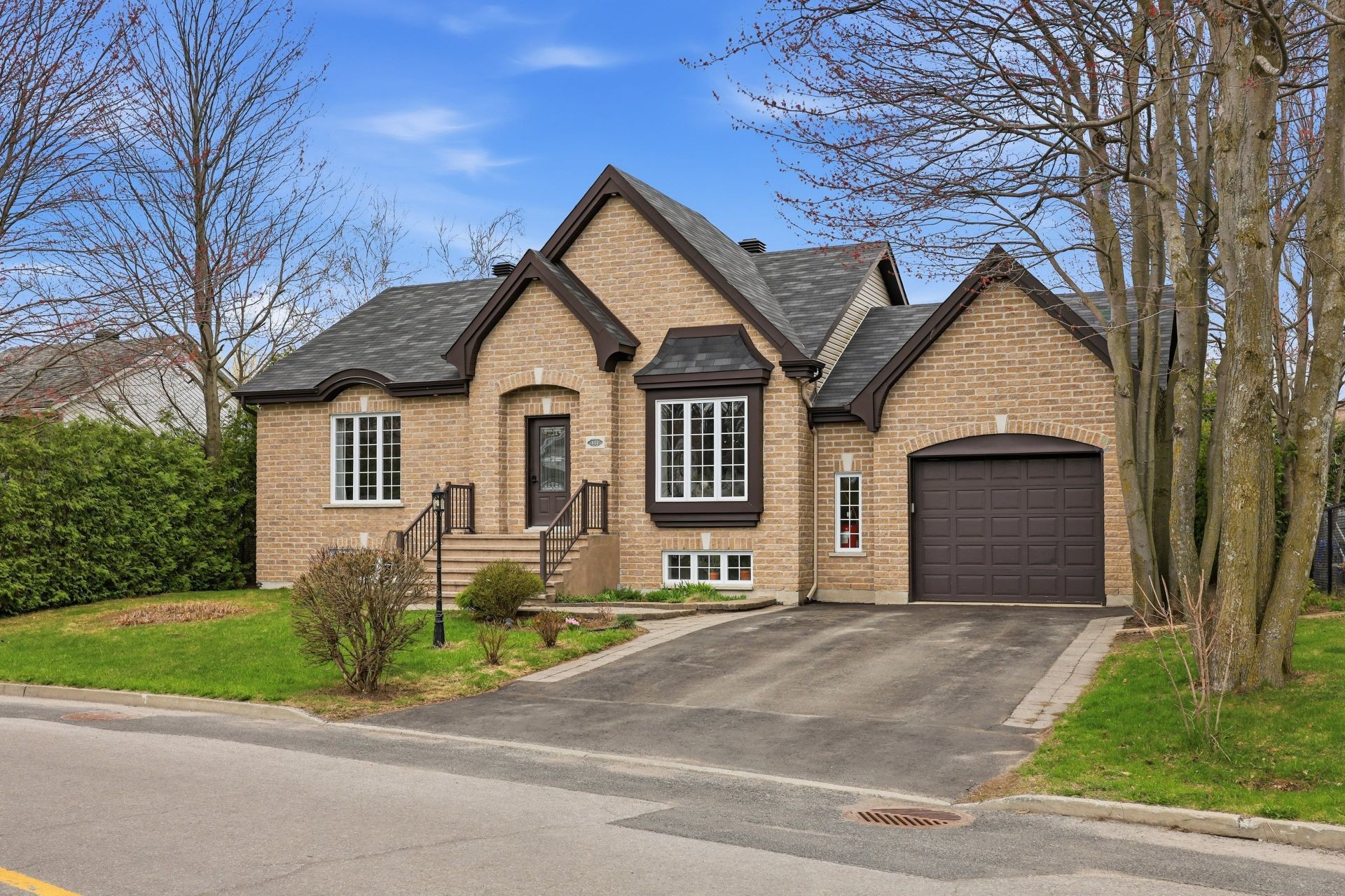 









633


Rue du Mimosa

,
Saint-Amable,




QC
J0L1N0

