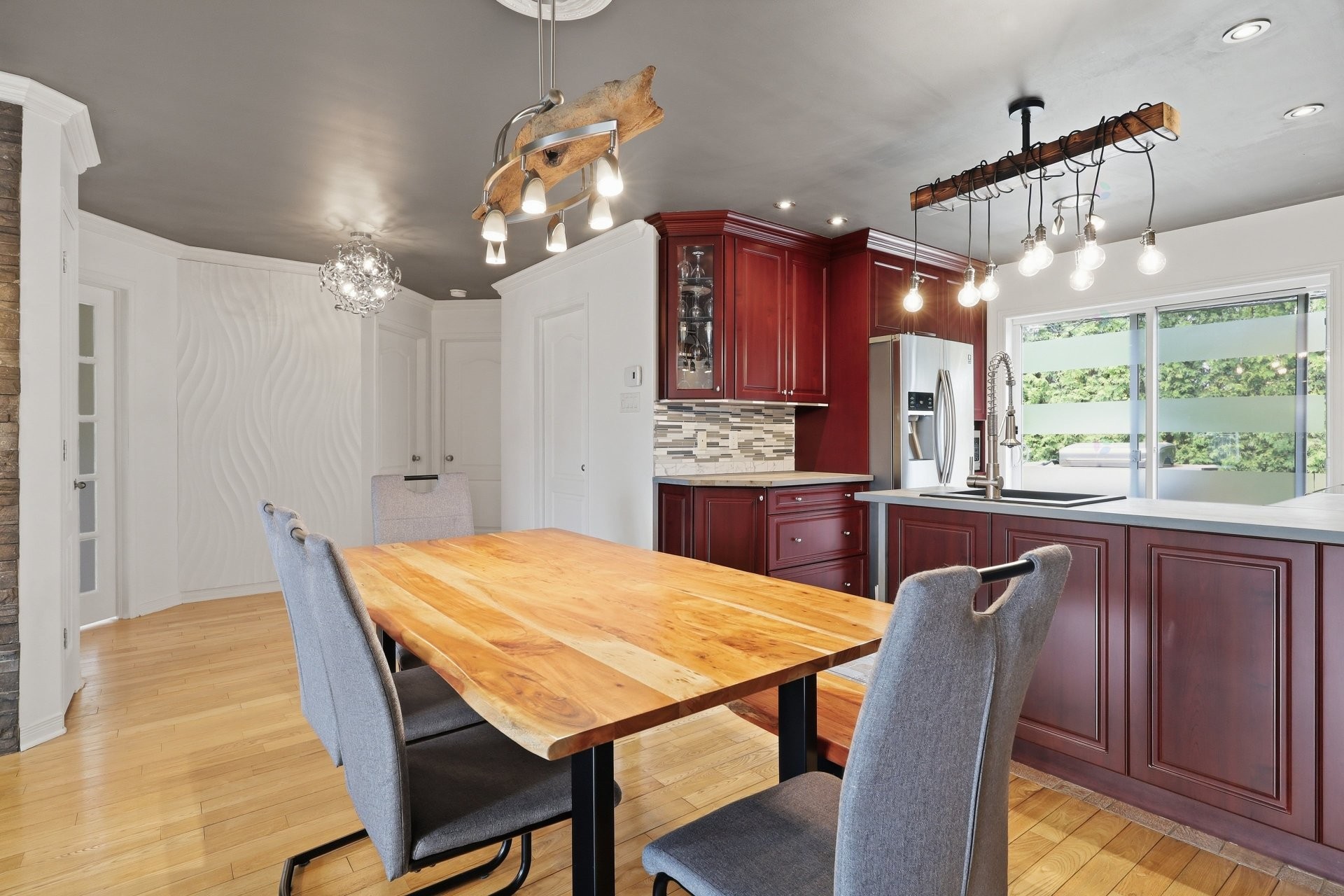 









633


Rue du Mimosa

,
Saint-Amable,




QC
J0L1N0

