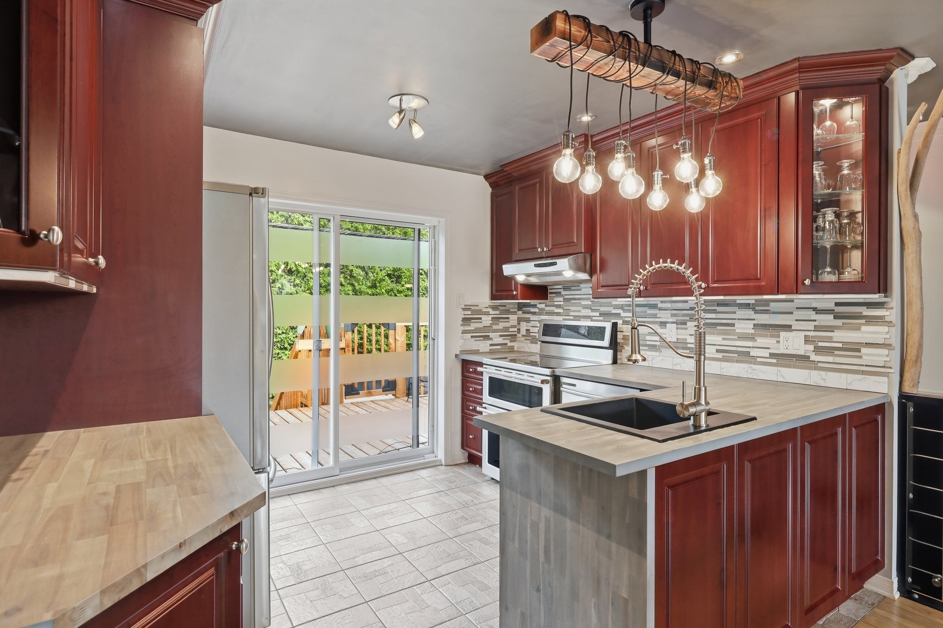 









633


Rue du Mimosa

,
Saint-Amable,




QC
J0L1N0

