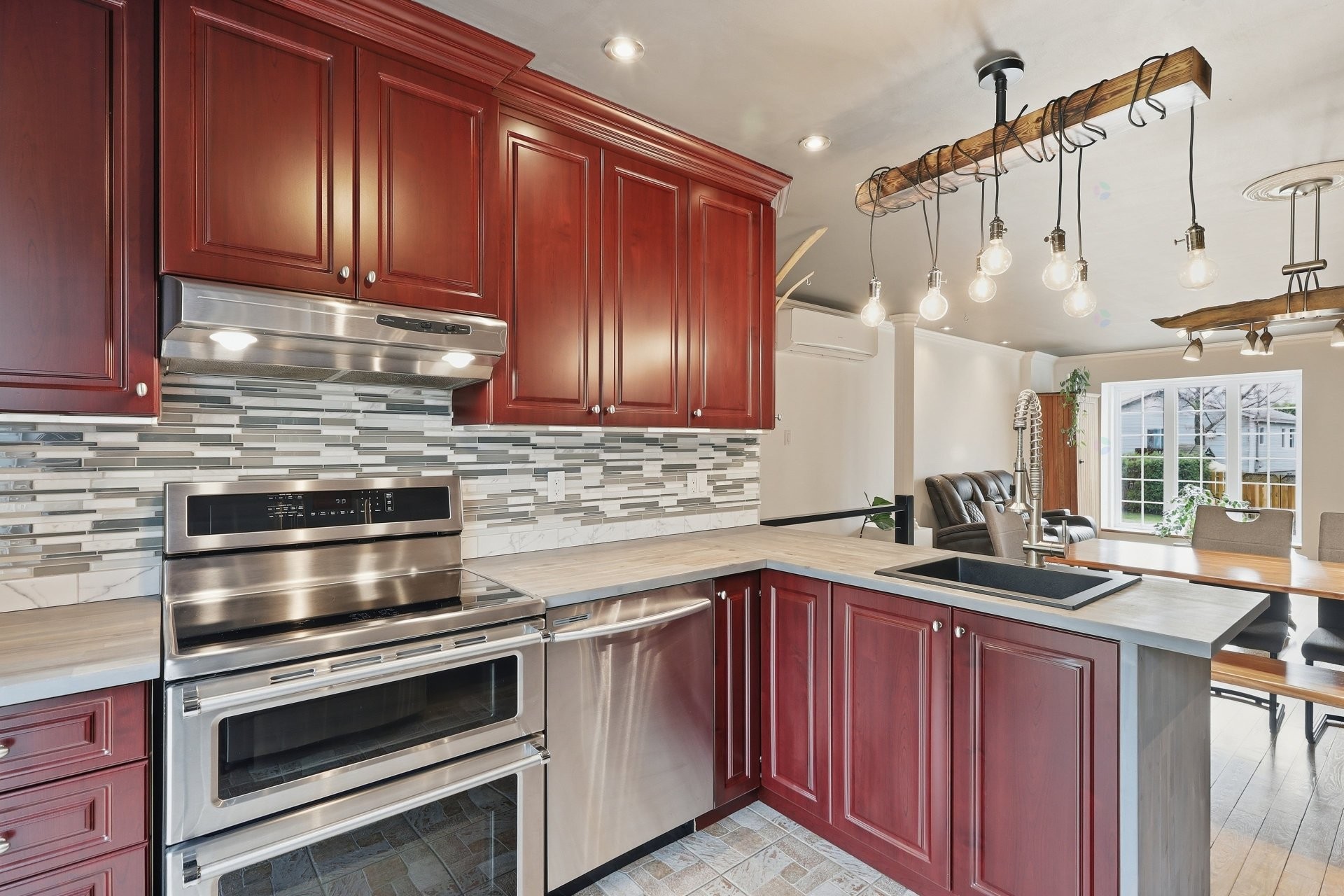 









633


Rue du Mimosa

,
Saint-Amable,




QC
J0L1N0

