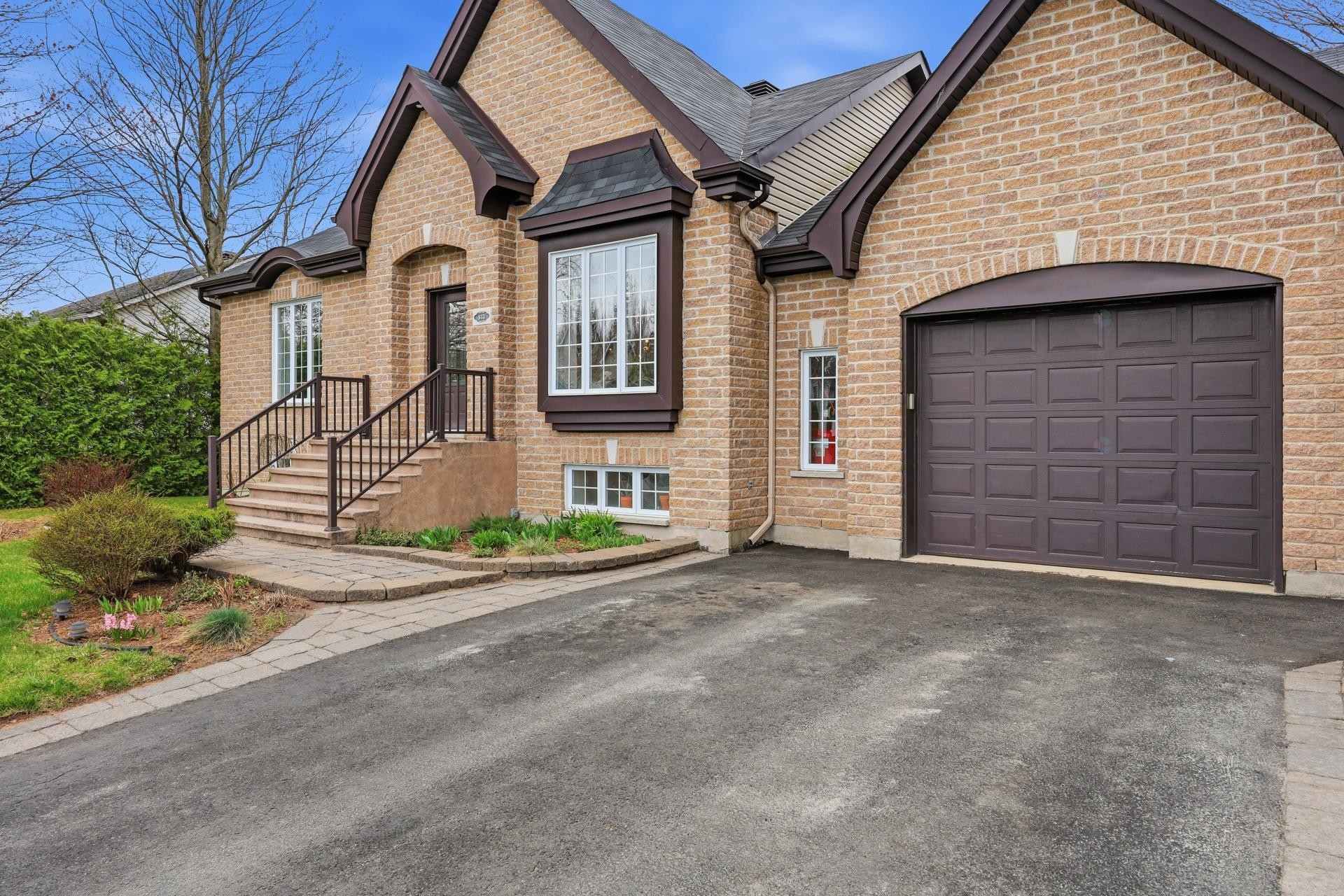 









633


Rue du Mimosa

,
Saint-Amable,




QC
J0L1N0

