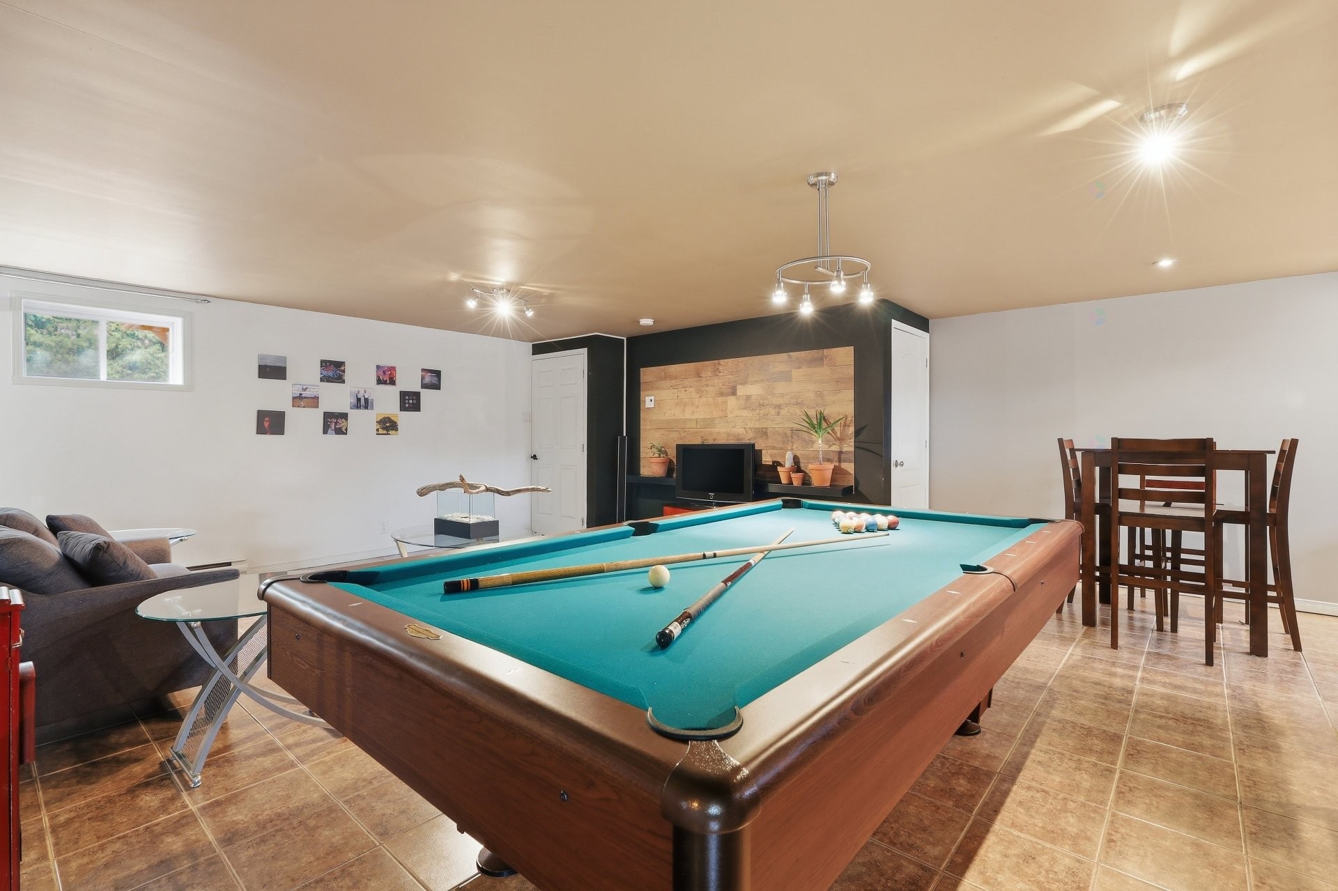 









633


Rue du Mimosa

,
Saint-Amable,




QC
J0L1N0

