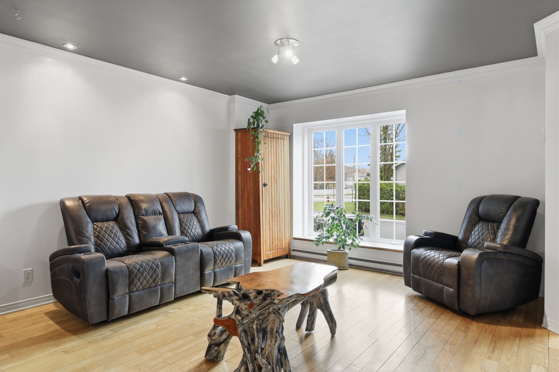 









633


Rue du Mimosa

,
Saint-Amable,




QC
J0L1N0

