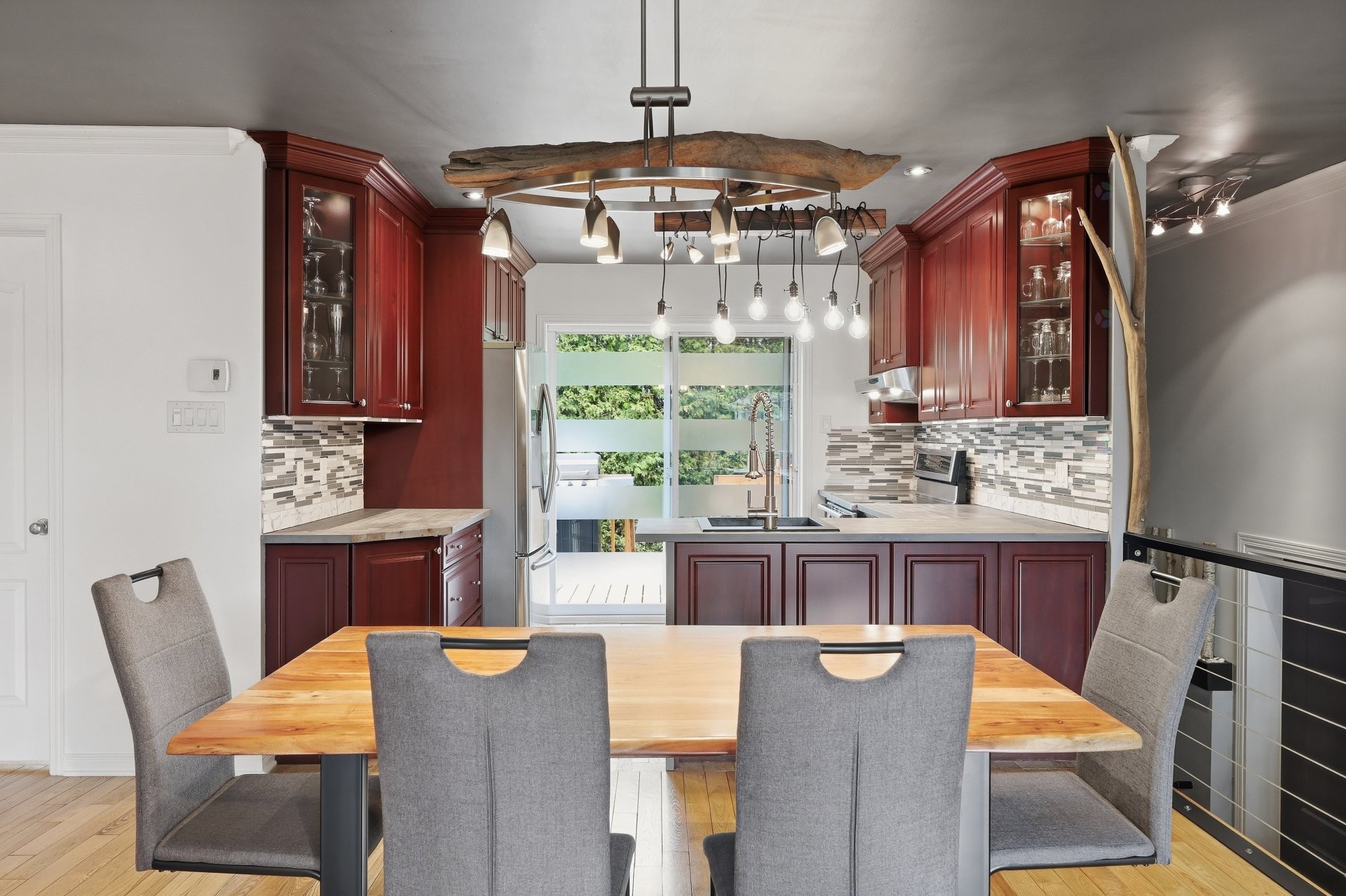









633


Rue du Mimosa

,
Saint-Amable,




QC
J0L1N0

